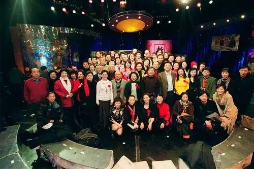 87版《红楼梦》薛宝钗晒近照,54岁肤白貌美身家过亿至今依然单身