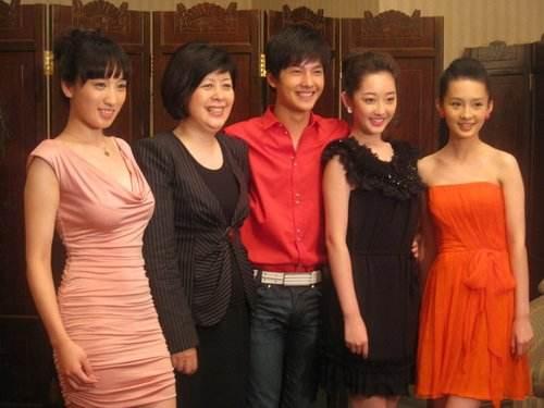 “笨蛋美人”李沁：与杨洋合影十指紧扣，被王大陆冒犯却不敢反抗