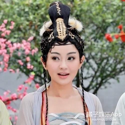 还记得《倚天屠龙记》里的小昭吗？44岁竟然活得如此精彩