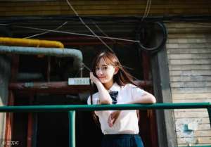 操小美女(小说：小伙好心帮美女赶走流氓，却一不小心摔倒，手按在了她胸上)