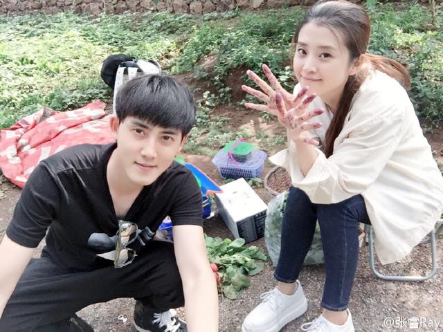 霸气!五阿哥张睿上午被曝光恋情 下午大方认爱:就是这个姑娘