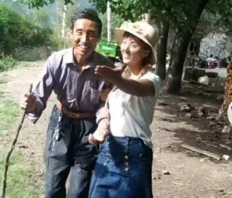 两次因家暴离婚，直播中被前夫泼汽油烧死，百万网红拉姆案始末