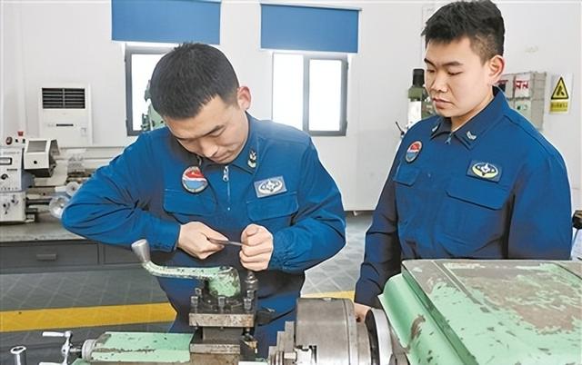 当好一颗“时代的铆钉”