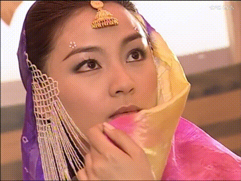 还记得《倚天屠龙记》里的小昭吗？44岁竟然活得如此精彩