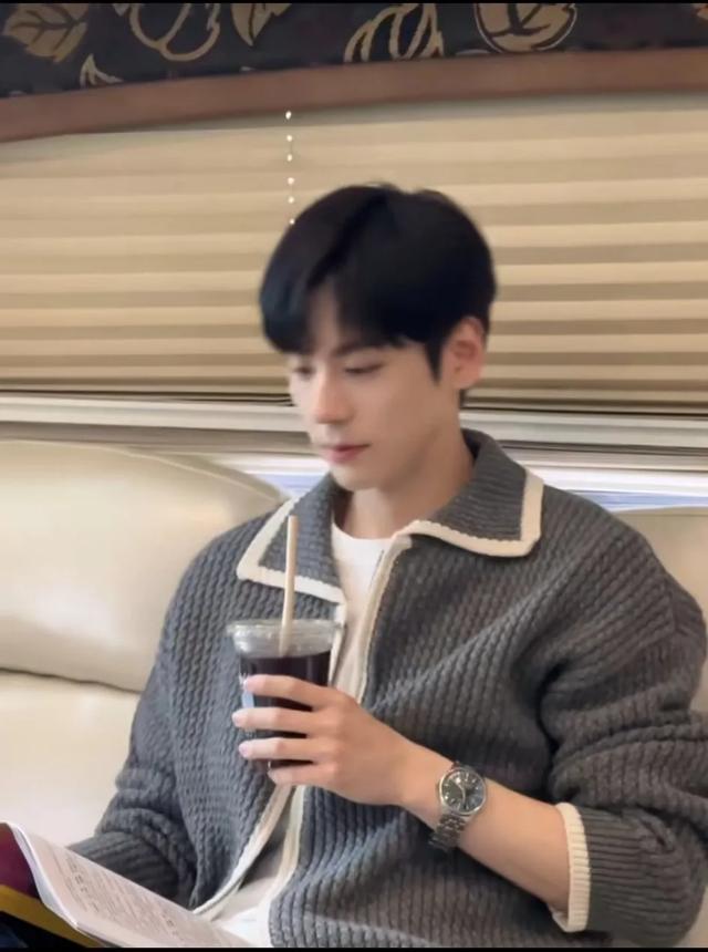 看了《国色芳华》才被帅到新生小生魏哲鸣你喜欢吗？