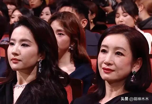 直播高清镜头下的明星！刘亦菲有了年龄感，关晓彤黑眼圈好明显