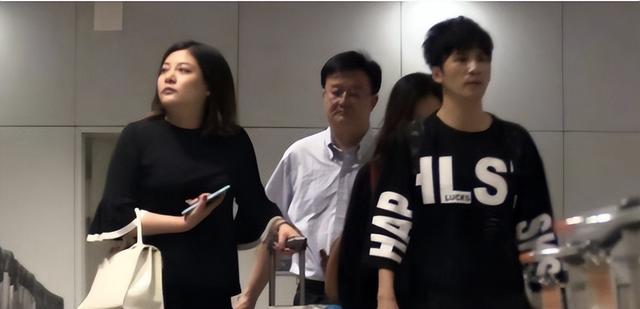 大张伟被曝有一儿一女，幸福温馨，网友：内娱又添新孩子了？