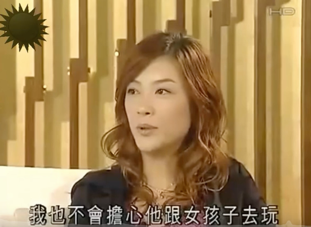 有着9段混乱情史的野男人陈小春，为何偏偏独宠应采儿14年？