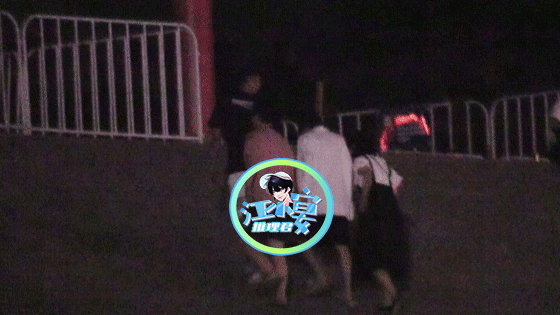 陈哲远与女生同游，后援会否认恋情，曾称想到粉丝就不好意思恋爱