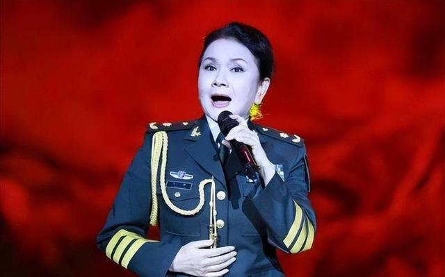 王静，抛弃一切和聂卫平结婚，离婚后独自抚养儿子，66岁孤身一人