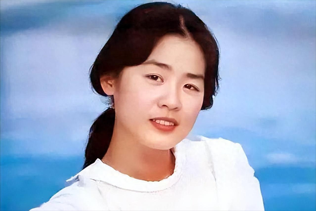 丛珊：与大9岁法国佬难幸福，2婚带娃嫁导演萧锋，12年成全家团宠