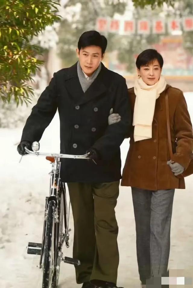 49岁陆毅和46岁李晨的同框照，清爽和油腻的差距一目了然！