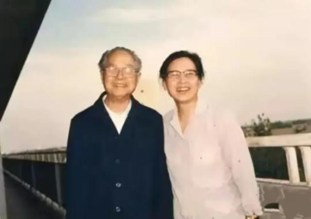 革命爱情，重新牵手：成钧与周月茜的不凡感情经历