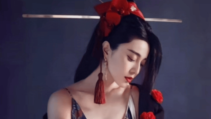 范冰冰阴阳合同逃税事件始末，因逃税受罚，演艺事业遭遇重创