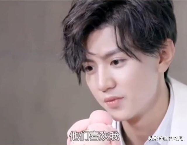 陈哲远与女生同游，后援会否认恋情，曾称想到粉丝就不好意思恋爱