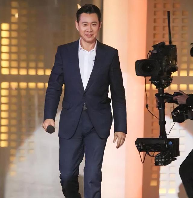 二婚嫁大12岁张丰毅，30年未生子女被张丰毅宠成宝，霍凡有何魅力