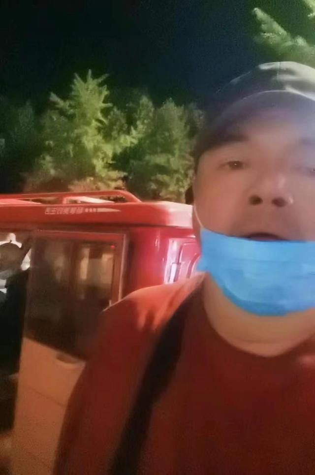 50岁戏骨近1年无戏拍，定居河北农村放羊种菜，胡须花白精神足