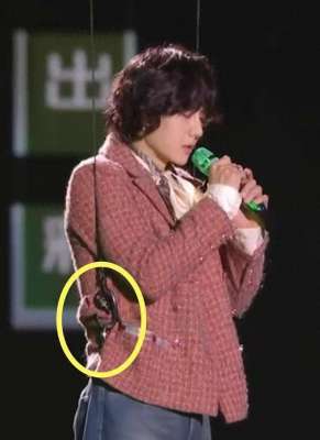 吊威亚(王一博跨年晚会吊威亚到半空，网友：安全扣没扣好)