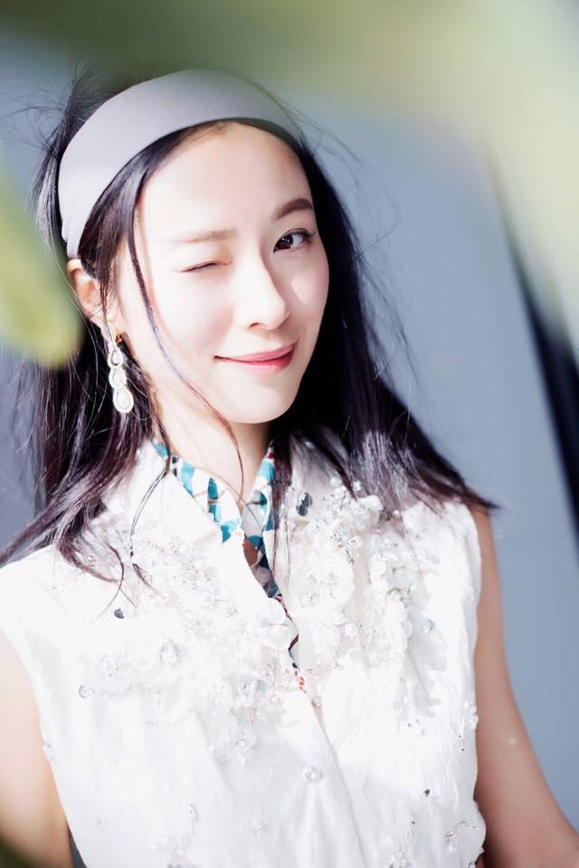 干爹陈道明干哥佟大为，在男人堆里游刃有余，“顶级绿茶”现行记