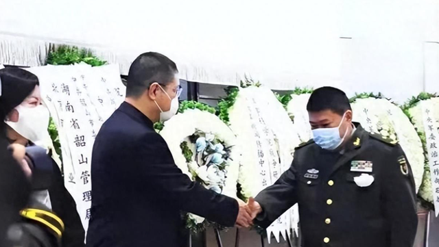 22年毛主席儿媳刘思齐去世，李敏李讷未出席，来了位“神秘人物”