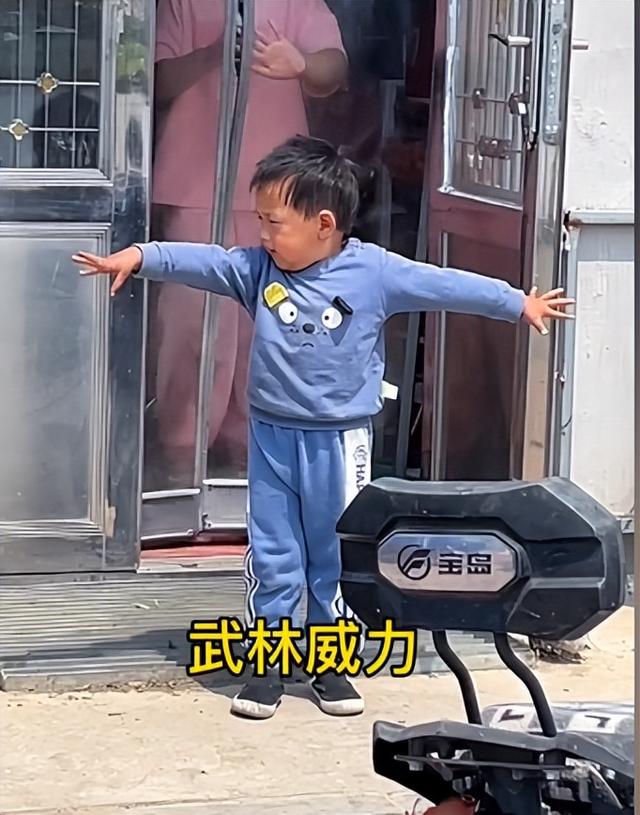 “青梅竹马”小馨馨：闺女跟超市儿子成朋友，连亲妈都磕起CP