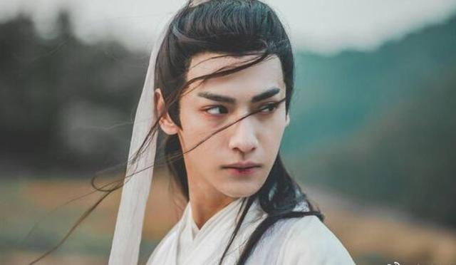 罗云熙演唱《大鱼》 人帅才艺多