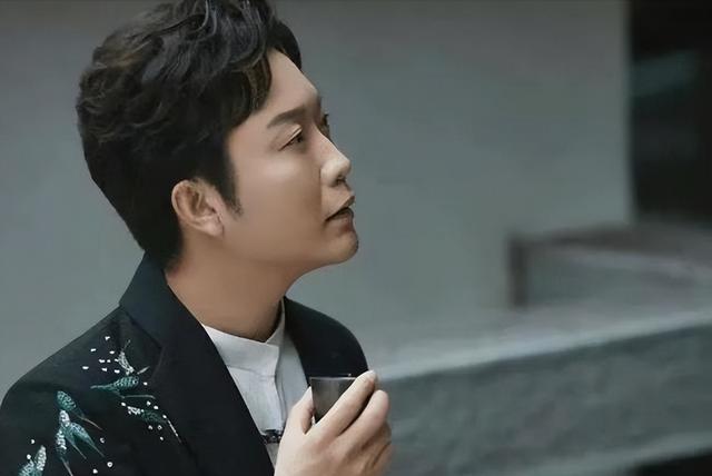 李玉刚跳河自尽？这一次，我看透了内娱的“新骗局”