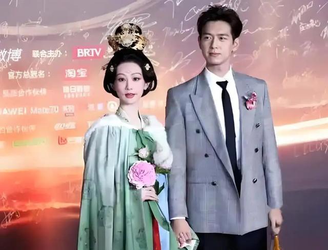 央媒接连锐评杨紫,言辞犀利,不提演技,却句句说到观众的心坎里