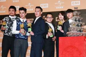 苏打绿主唱名字(休团3年苏打绿主唱青峰说话了)