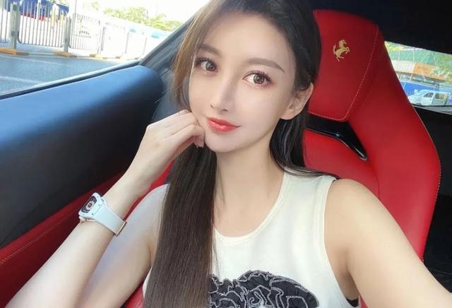 黄晓明绯闻女友叶珂：卖衣服的网红，人称深圳富婆，照片让人脸盲