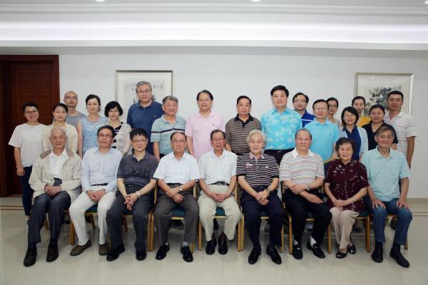 这位敢于直言的评论家去世了，他曾放弃清华、复旦报考上戏