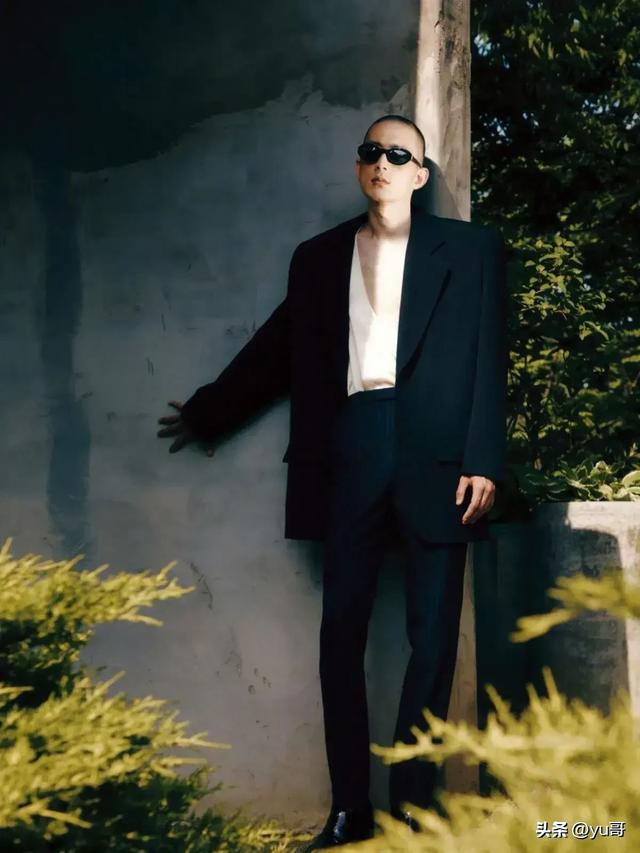 韩国男模朴成镇拍摄夏日写真集，潇洒不羁的帅气散发着荷尔蒙气息