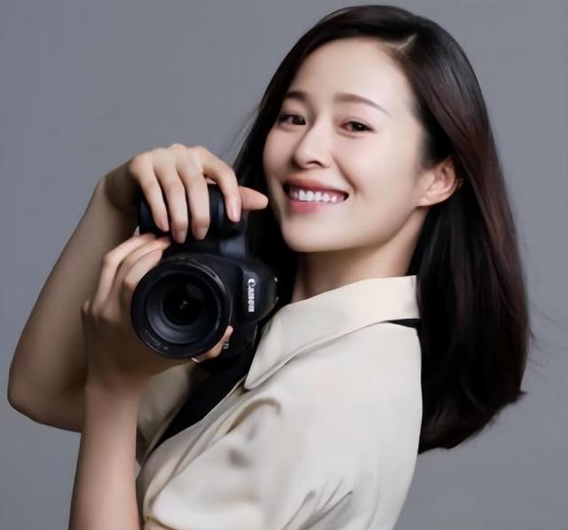 干爹陈道明干哥佟大为，在男人堆里游刃有余，“顶级绿茶”现行记