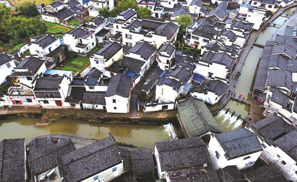 电视剧《天仙配》在安徽省黄山市徽州区潜口镇唐模村拍摄的