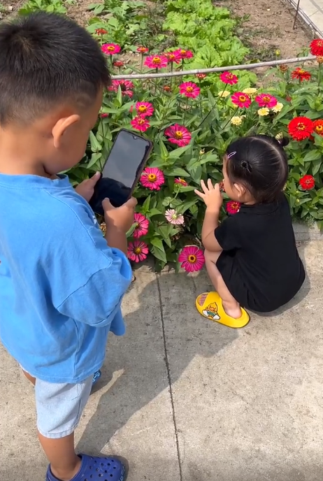 “青梅竹马”小馨馨：闺女跟超市儿子成朋友，连亲妈都磕起CP