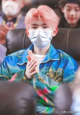 王源有女朋友吗(王源染粉色头发，再次引发网友猜测，和欧阳娜娜疑似真的恋爱中？)