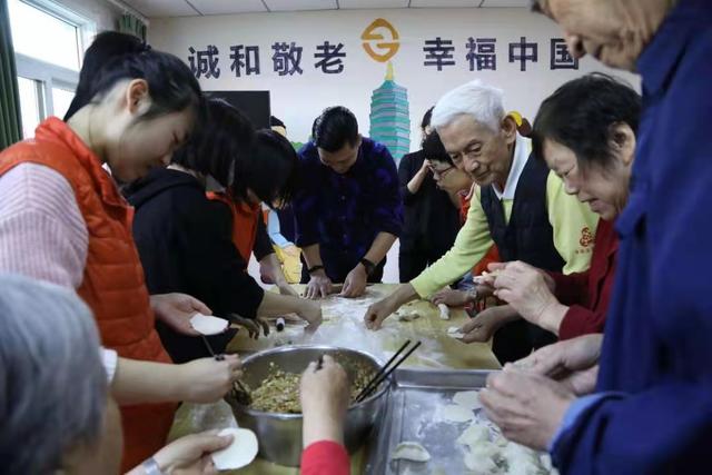 了不起的我们丨养老驿站站长陈丽和“老小孩”的除夕