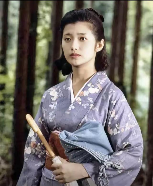 12位日本昭和女星，个个都是风情万种的美熟女，你更喜欢哪一位？