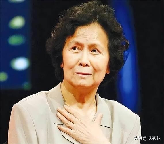 带三个娃嫁小14岁丈夫，她病逝7年后，丈夫王崇秋的做法令人感动