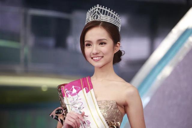 恭喜!TVB富二代小生首次认爱港姐小花,曾想过轻生对方拯救自己