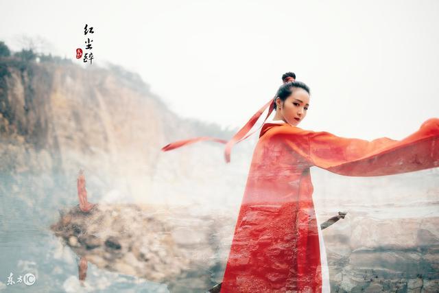 小说：刚入宗门修炼，就被老师针对，穿越女特工不忍了，直接射他