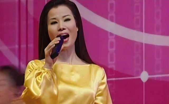 她从高烧再到离世仅16天，带病参加春晚，最后的时间也留在舞台上