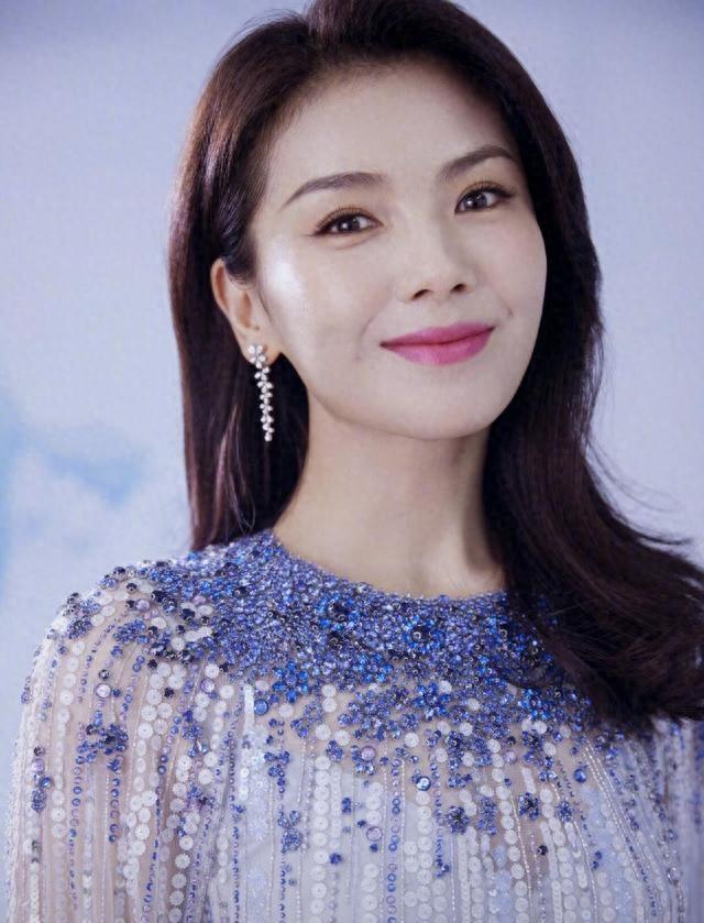 尴尬！刘涛走光事件引网友热议，公众希望明星把握形象与尺度平衡