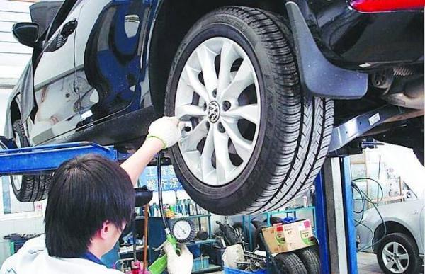 车子到底怎么开最省油？学好这几点，月月帮你省油钱