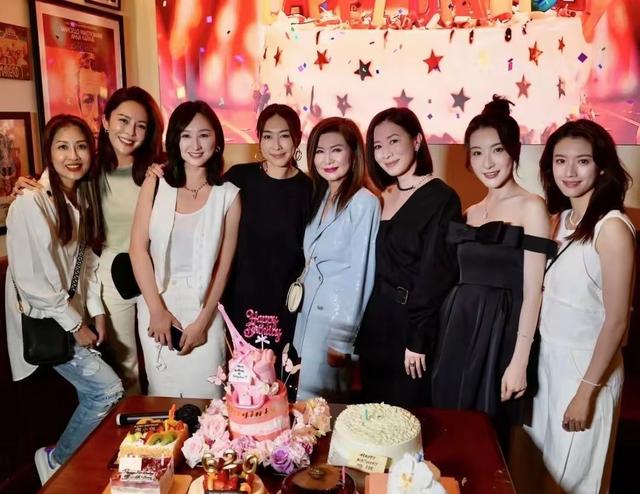 杨茜尧错失“视后”,回巢撑场TVB,却成了万千星辉的“遗珠”