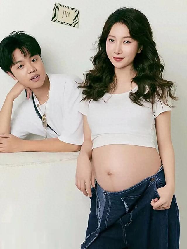 王梓嘉结婚两月，妻子身怀六甲，网友喊话王小利多久看一次孙子