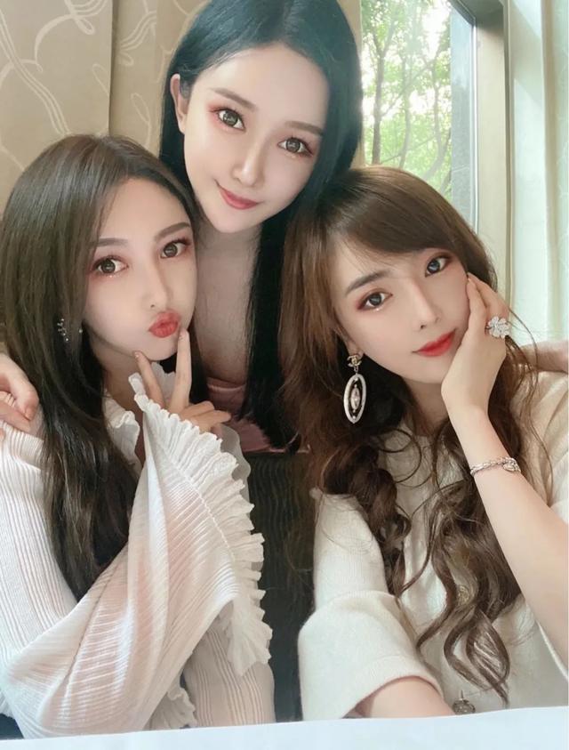 黄晓明绯闻女友叶珂：卖衣服的网红，人称深圳富婆，照片让人脸盲