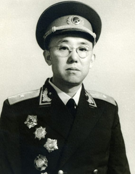 团参谋长廖政国怒斥叶飞多次违抗陈毅命令，叶飞笑言：违抗就对啦