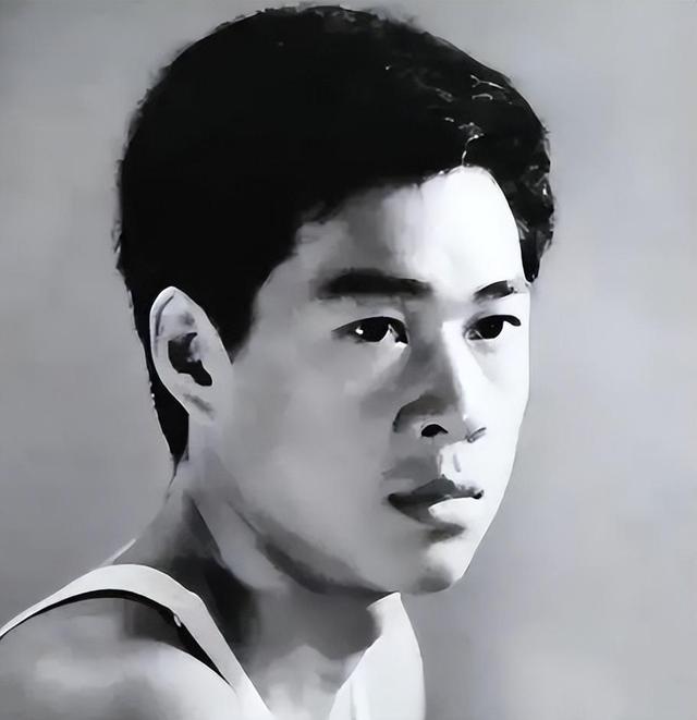 二婚嫁大12岁张丰毅，30年未生子女被张丰毅宠成宝，霍凡有何魅力