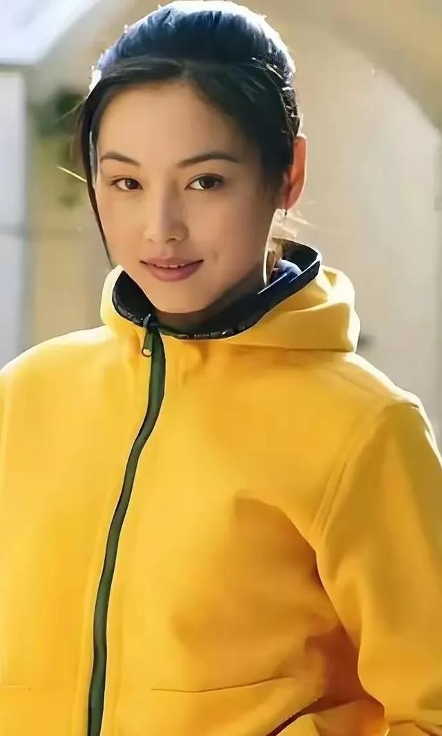 被称为“男人婆”的张延，美到恰如其分，知性且优雅，实力派演员